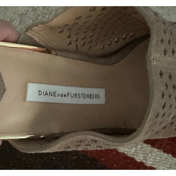 NWOB Diane Von Furstenberg “Tavino” Suede Sandals in a size 9 made in Italy. - Picture 5 of 6
